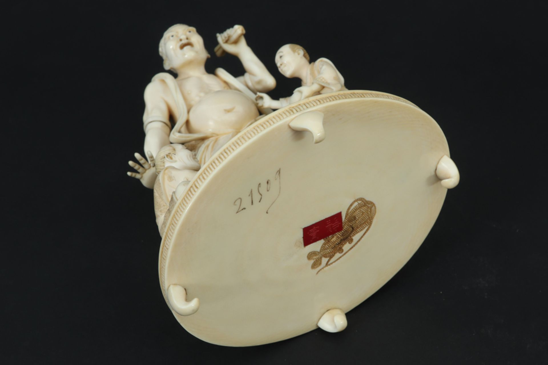 19th Cent. Japanese "Three figures" sculpture in marked ivory - with EU CITES certification || - Bild 6 aus 7