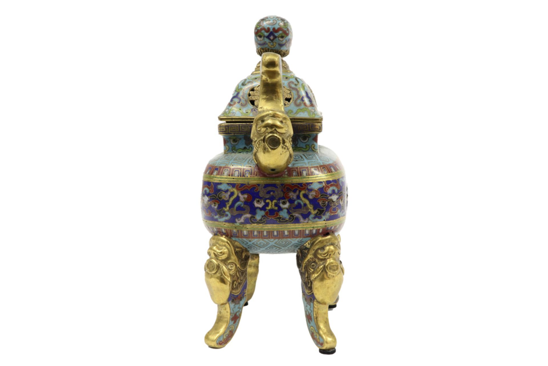 Chinese Qing style incense burner in polychrome cloisonné || Chinese gedekselde wierookbrander in - Image 4 of 7