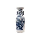 Chinese vase in porcelain with a blue-white decor with birds || Chinese vaas in celadon porselein