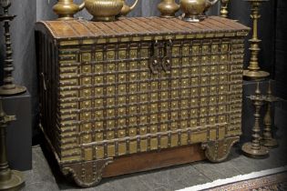 antique Northern Indian chest with typical, rich metal mountings || Antieke Noord-Indische koffer