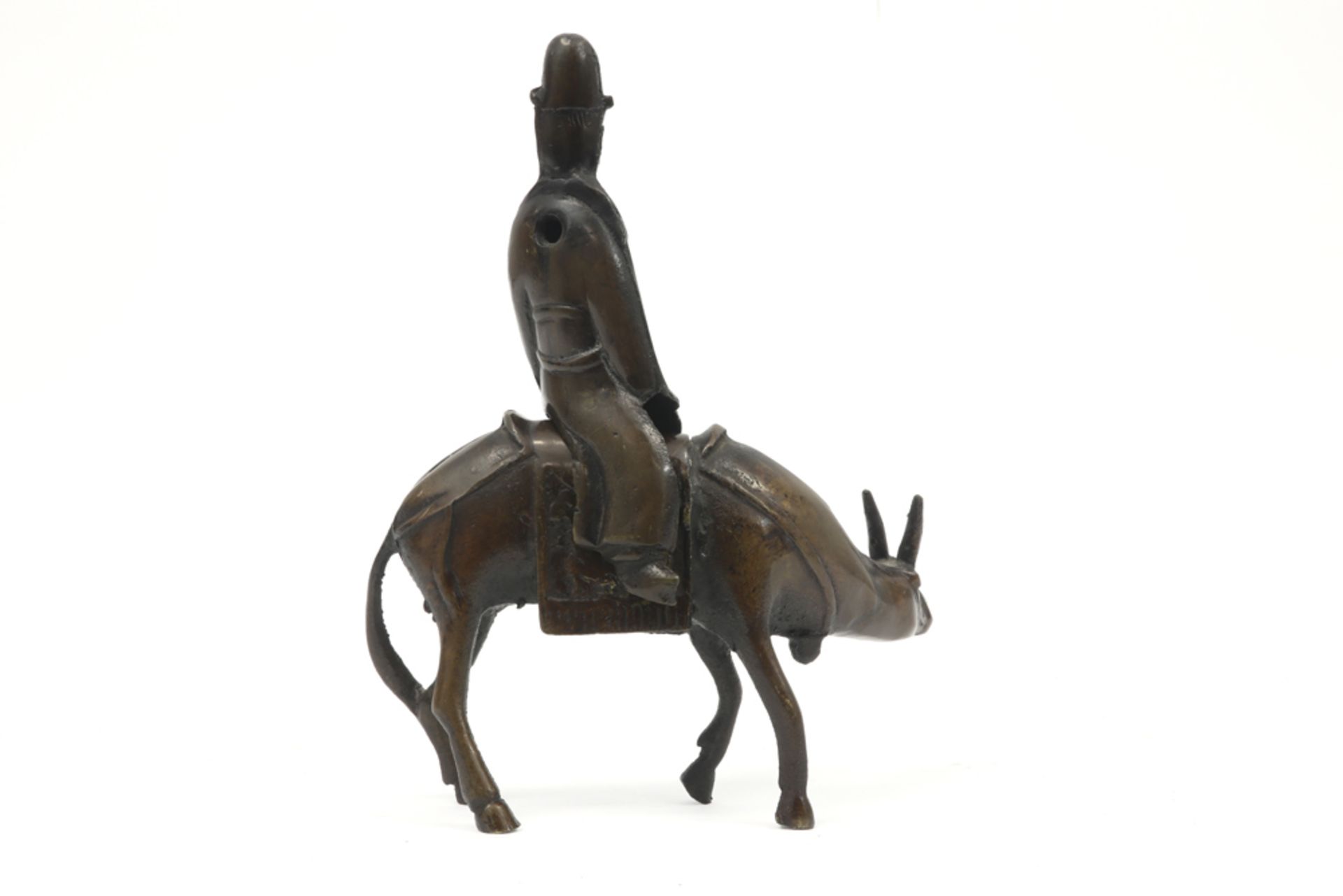 small 'antique' Chinese "Confucius on a donkey" sculpture in bronze || Kleine 'antieke' Chinese - Bild 2 aus 3