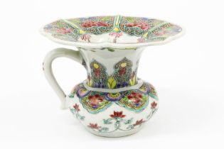beautiful 18th Cent. Chinese spittoon in porcelain with a very nice floral 'Famille Rose' decor ||