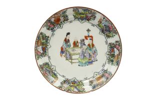 early 19th Cent. Chinese plate in porcelain with a Famille Verte decor with figures || Vroeg