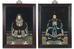 pendant of two framed Chinese glass paintings each with an ancestral portrait || Pendant ingekaderde