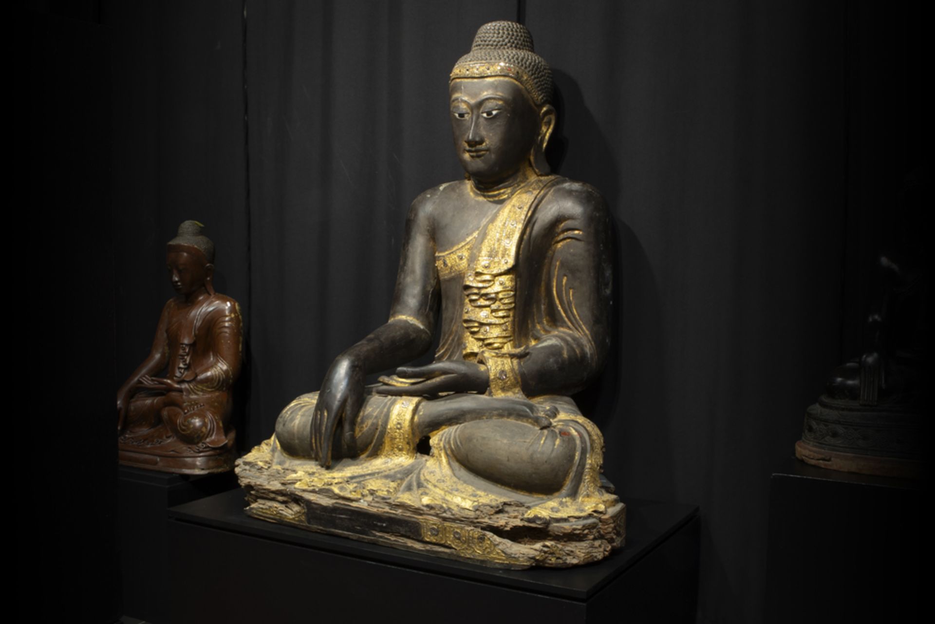 19th Cent. Burma Manday period because of the big sizes quite rare "Buddha" sculpture in lacquered - Image 2 of 3