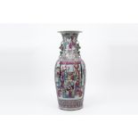 Chinese vase in porcelain with a 'Famille Rose' decor with flowers, birds and figures || Chinese