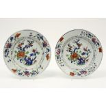 pair of 18th Cent. Chinese plates in porcelain with a combined Famille Rose and blue-white flower
