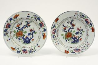 pair of 18th Cent. Chinese plates in porcelain with a combined Famille Rose and blue-white flower