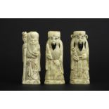 set of three old Chinese "Sages" sculptures in ivory - with EU CITES certification || Reeks van drie