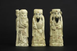set of three old Chinese "Sages" sculptures in ivory - with EU CITES certification || Reeks van drie