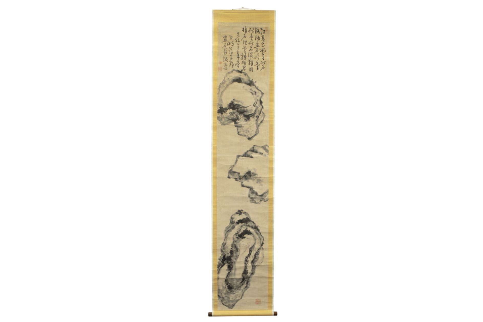 antique Chinese scroll with a "stones composition" painting || Antieke Chinese scroll met - Image 2 of 5