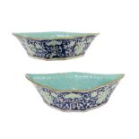 pair of antique Chinese dishes with a bat design in porcelain with a polychrome with bats || Paar