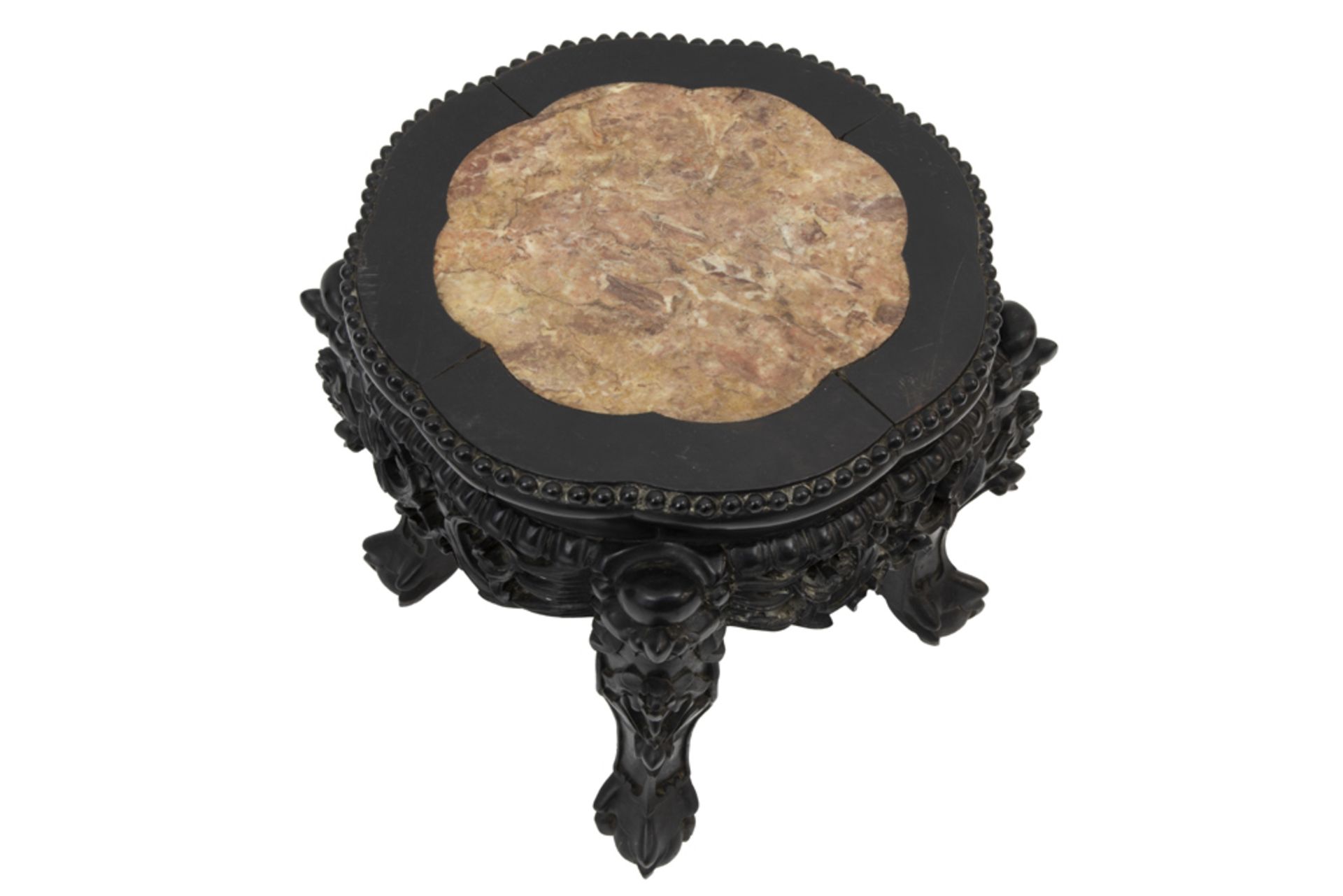 antique Chinese pedestal in carved wood with marble top || Antieke Chinese piedestalle/bijzettafel - Image 2 of 2