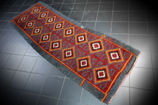 quite special old Afghan tribal handknotted high pile rug (runner) in wool || Vrij speciaal oud