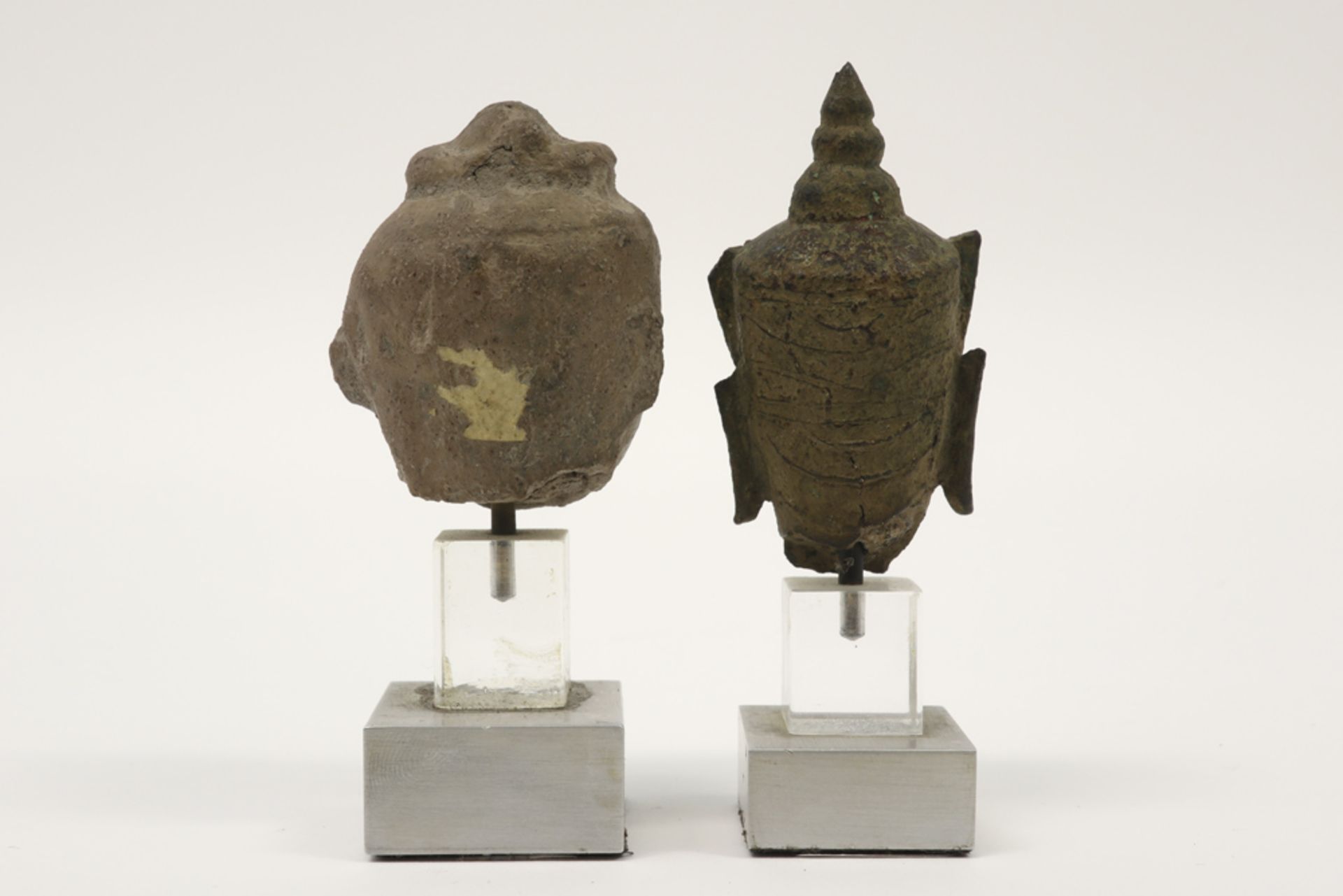 two archaeological fragments of sculptures : one Chinese and one Siamese Ayutthaya Buddha head || - Image 3 of 4