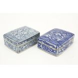 two small antique Chinese lidded boxes in porcelain with a blue-white decor & with on the inside