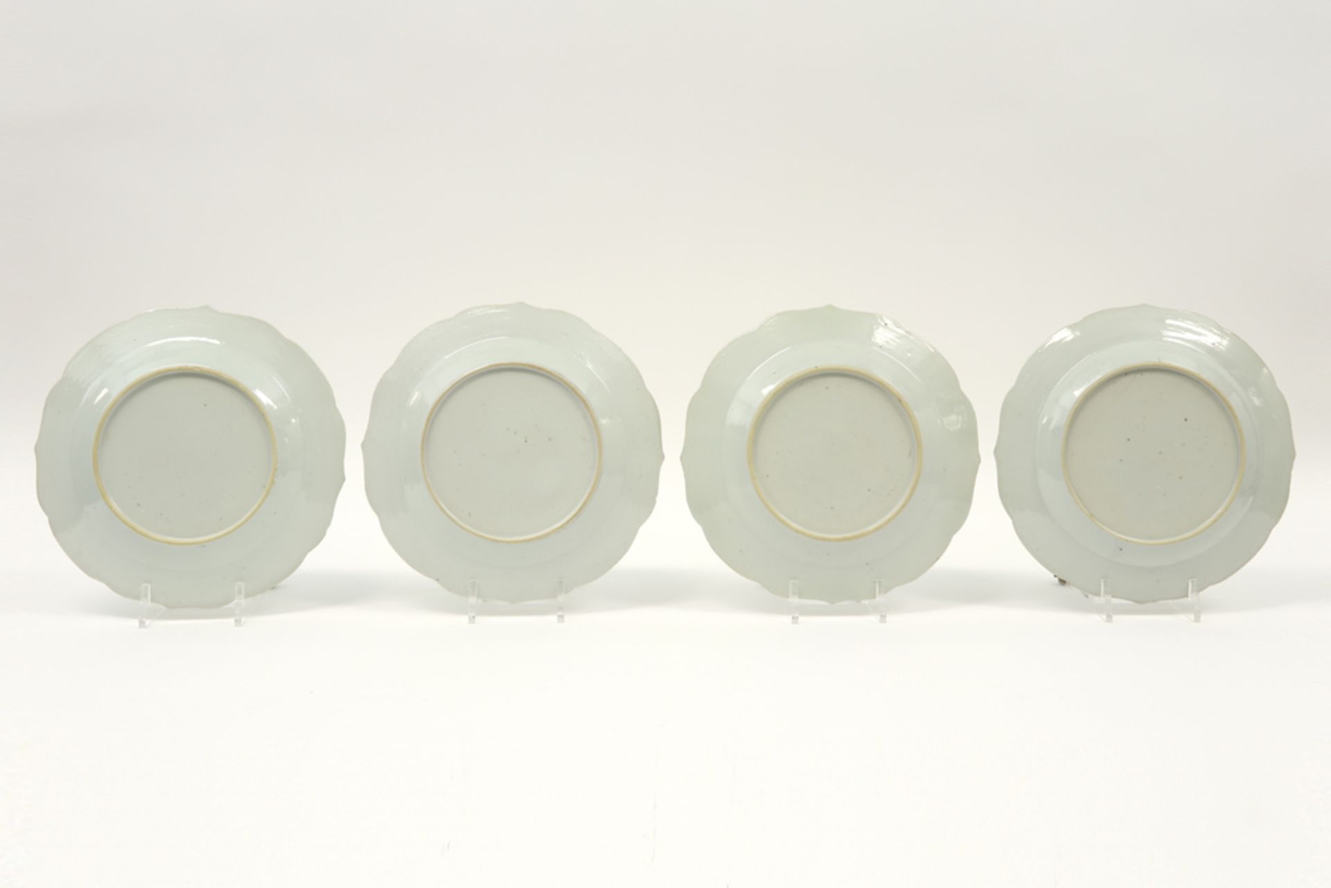 series of four 18th Cent. Chinese plates in porcelain with Famille Rose decor with flowers || - Image 2 of 2