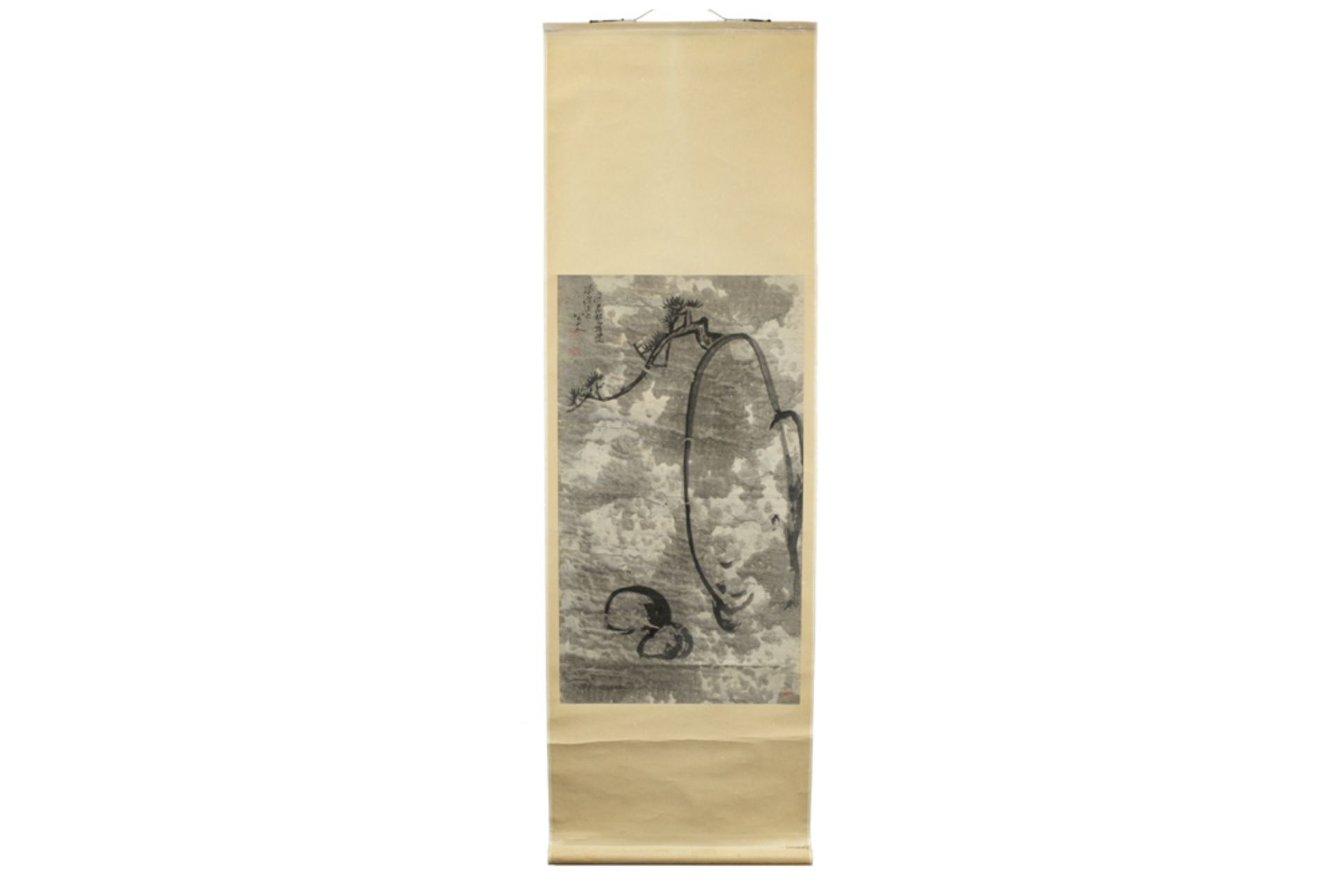 antique Chinese scroll with a black and white painting with a branch with leafs || Antieke Chinese - Image 2 of 4