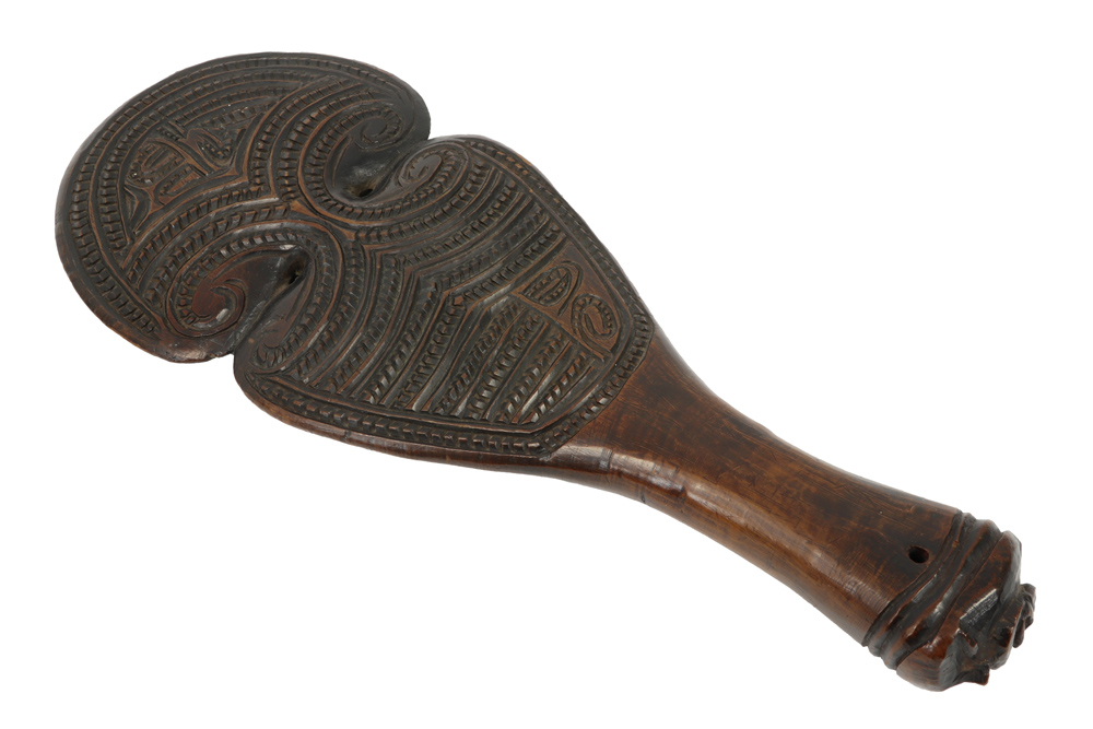 New Zealand Maori wooden dancing staff with typical fine carvings || NIEUW-ZEELAND houten dansstaf