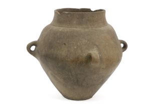rare European Bronze Age urn in earthenware || EUROPA - BRONSTIJD - 1500 tot 1000 BC zeldzame urne