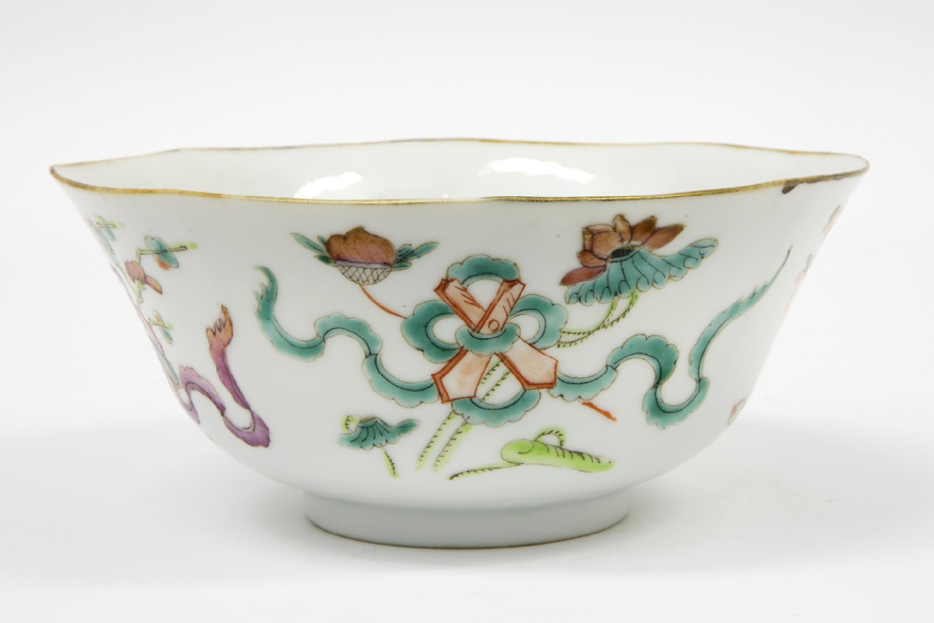 19th Cent. Chinese bowl in Hsien Feng (Xian Feng) marked porcelain with a polychrome decor || - Image 4 of 7