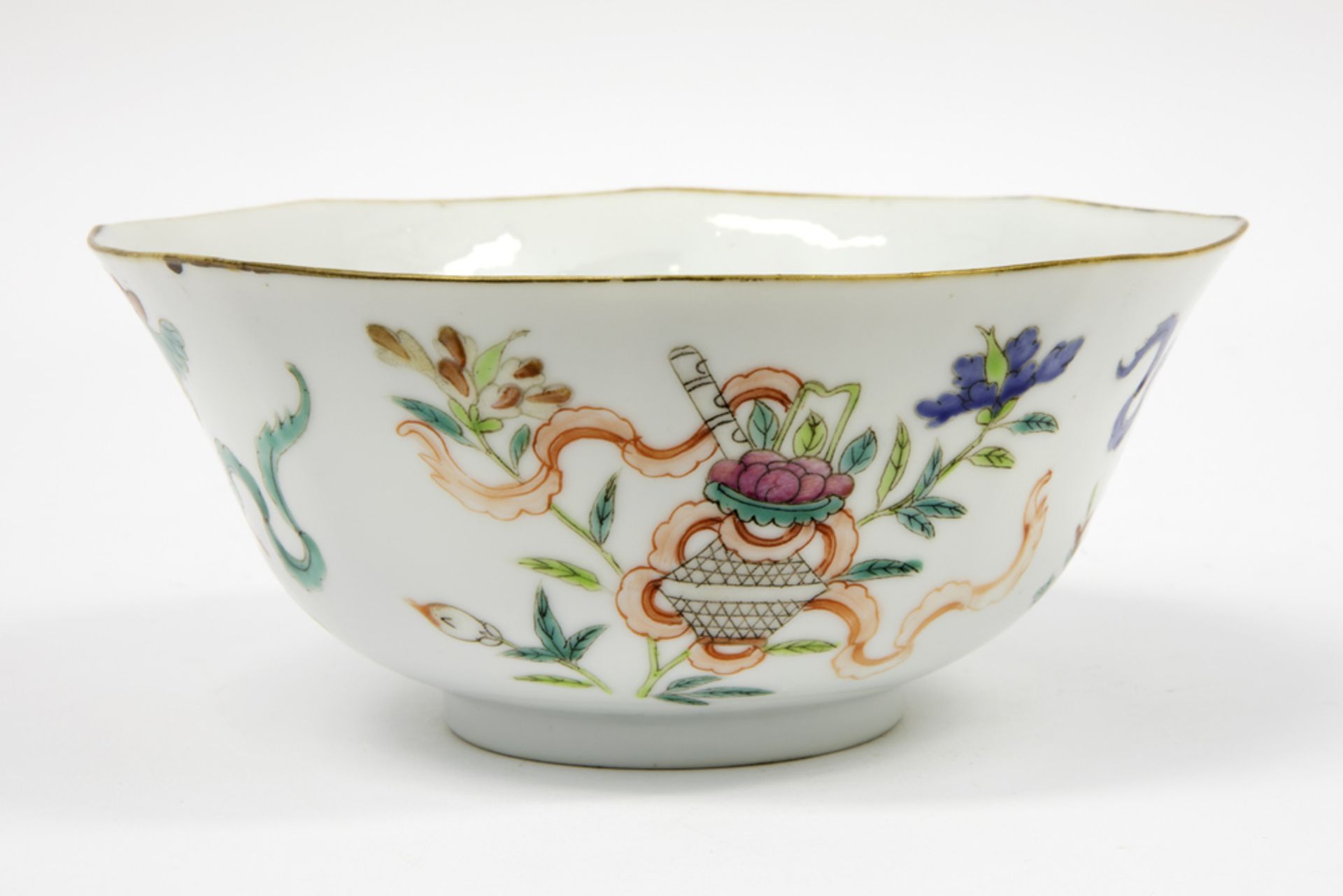 19th Cent. Chinese bowl in Hsien Feng (Xian Feng) marked porcelain with a polychrome decor || - Image 3 of 7