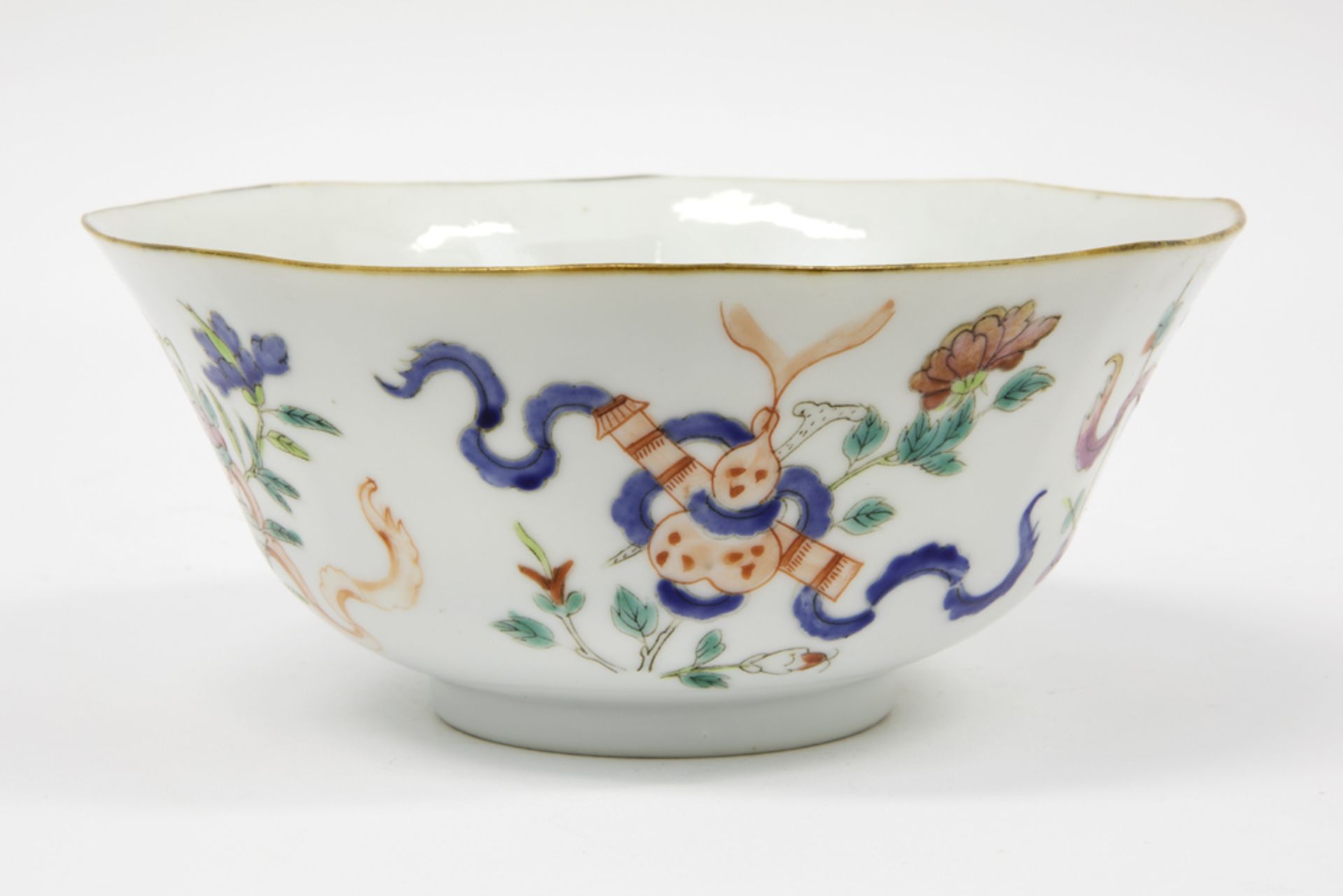 19th Cent. Chinese bowl in Hsien Feng (Xian Feng) marked porcelain with a polychrome decor || - Image 2 of 7