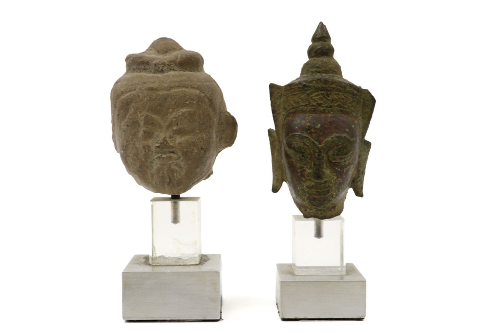two archaeological fragments of sculptures : one Chinese and one Siamese Ayutthaya Buddha head ||