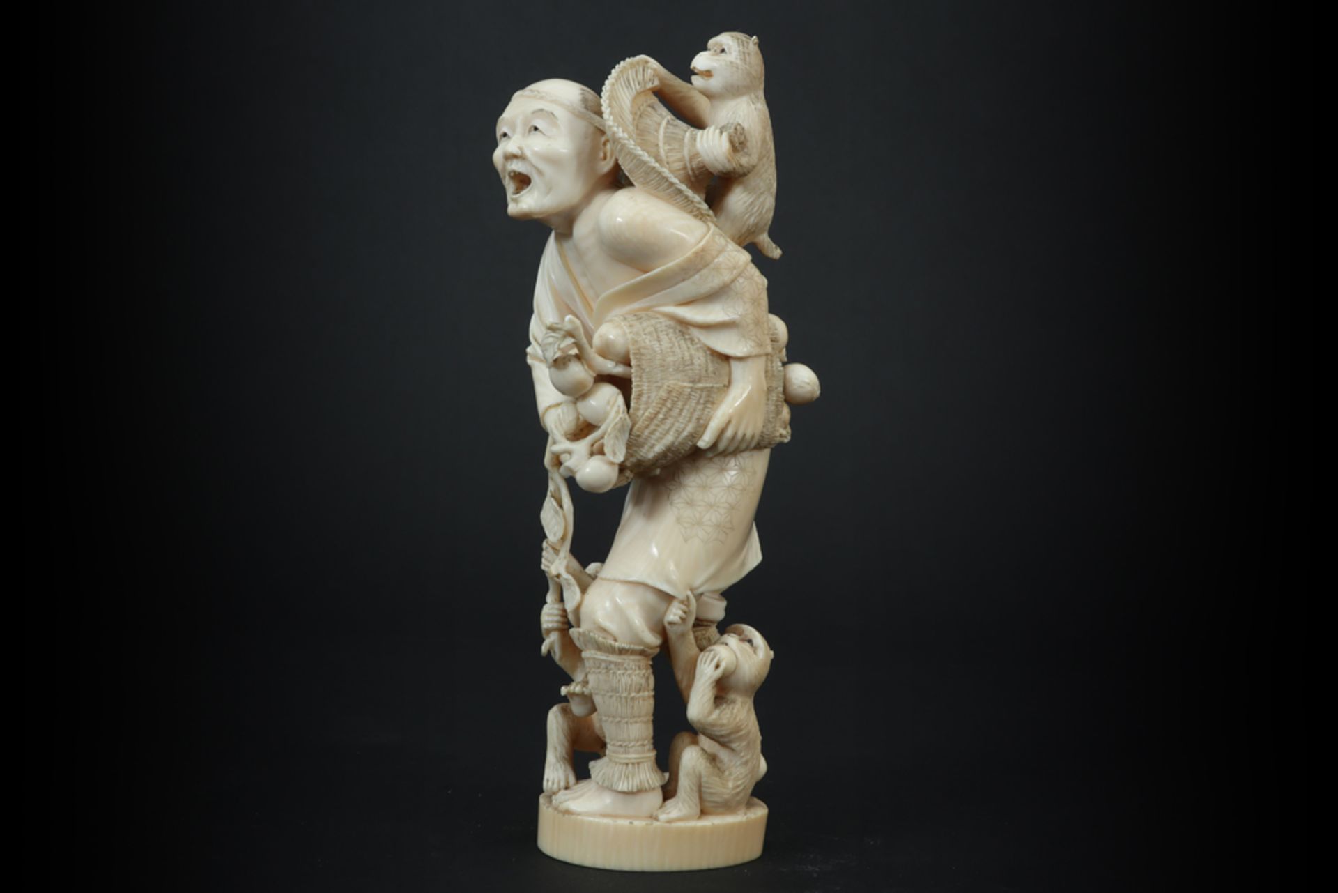 19th Cent. Japanese "Farmer with monkeys" sculpture in marked ivory - with EU CITES certification || - Image 5 of 7