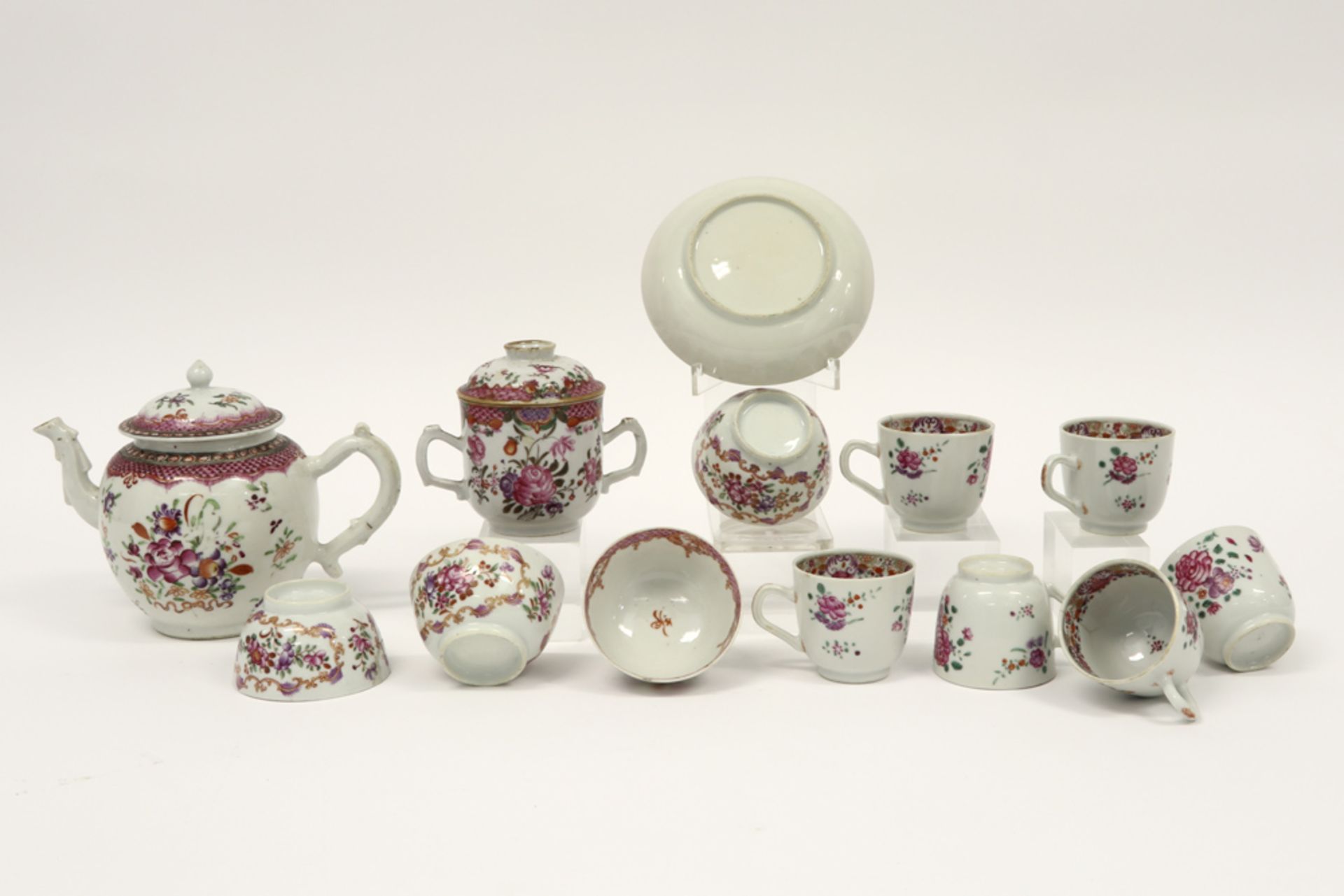 18th Cent. Chinese 13pc teaset in porcelain with Famille Rose decor with cups and saucers, - Bild 2 aus 2
