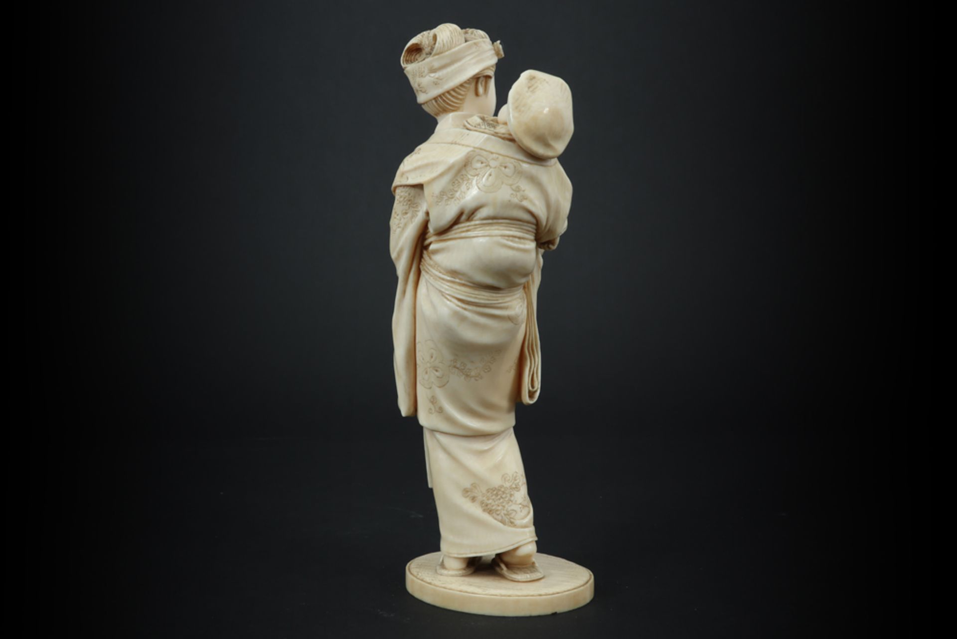 19th Cent. Japanese "Mother and Child" sculpture in ivory (with a missing mark) - with EU CITES - Bild 4 aus 6