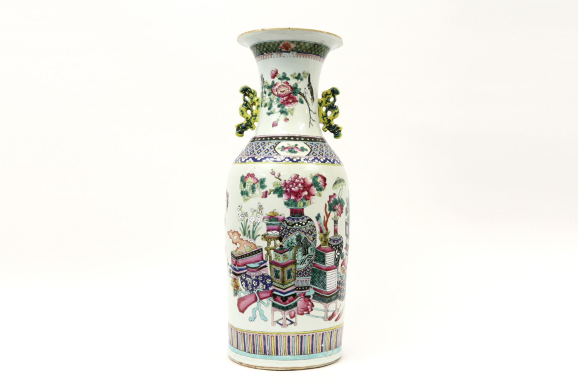 antique Chinese vase in porcelain with a 'Famille Rose' decor with stilllife || Antieke Chinese vaas - Bild 2 aus 4