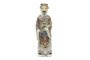 antique Chinese "Emperor" sculpture in marked and polychromed porcelain || Antieke Chinese sculptuur