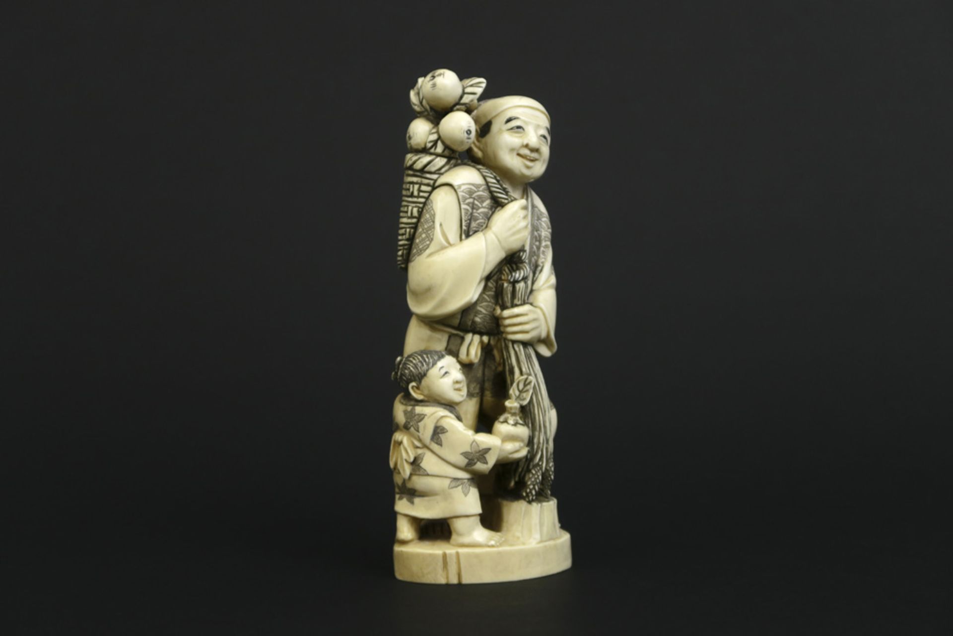 old Chinese "Farmer with child" sculpture in ivory - with EU CITES certification || Oude Chinese - Bild 2 aus 4