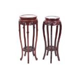 two Chinese pedestals in rose-wood with marble top || Lot van twee Chinese piédestalles in rozenhout