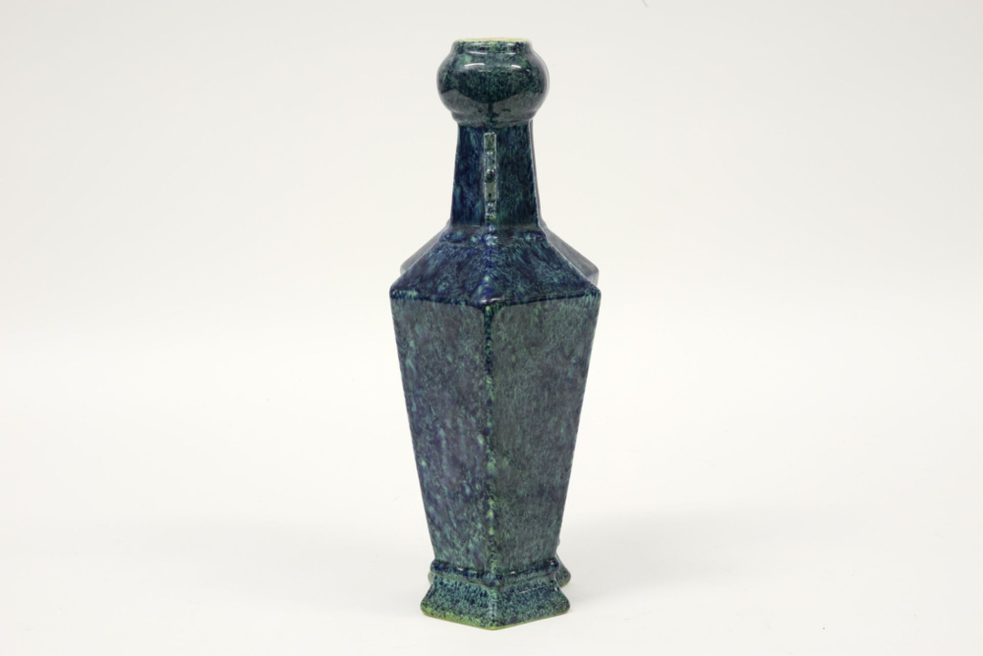 Chinese vase in marked porcelain with a blue and green glaze || Chinese vaas in gemerkt porselein - Bild 2 aus 4