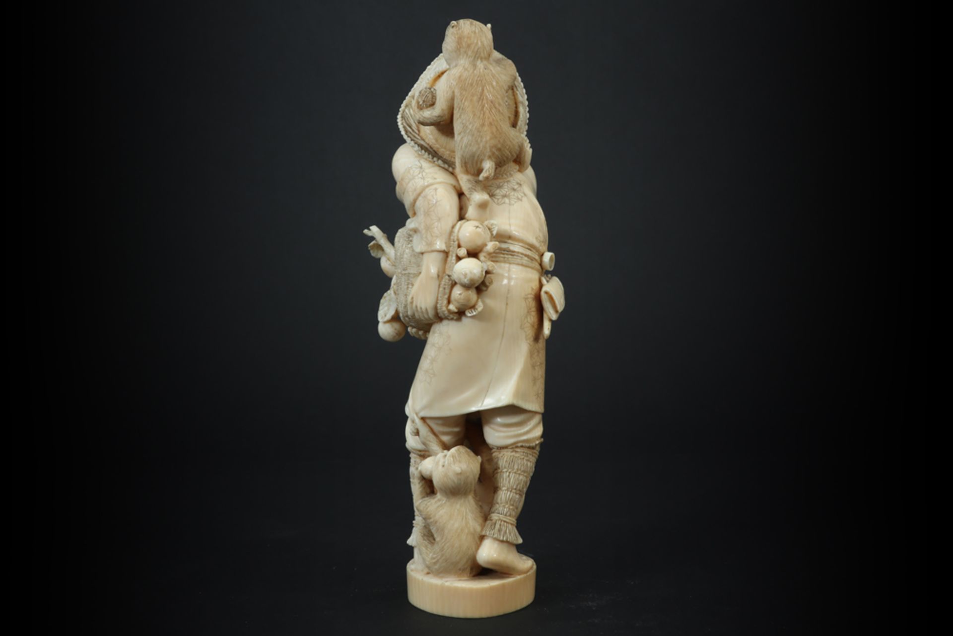19th Cent. Japanese "Farmer with monkeys" sculpture in marked ivory - with EU CITES certification || - Image 4 of 7