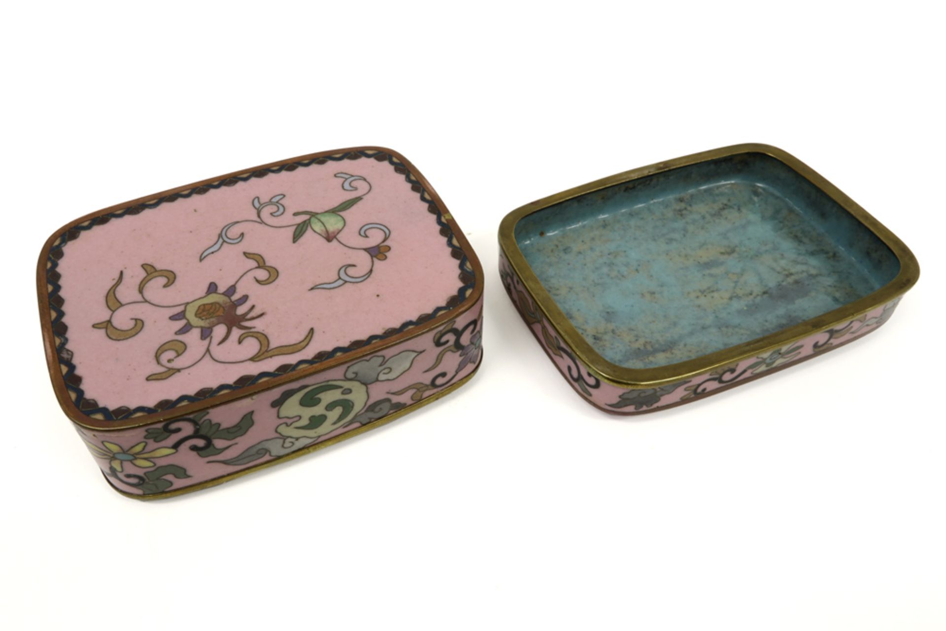 19th Cent. Chinese Qing period box in cloisonné with a polychrome birds and flowers decor || - Image 3 of 4