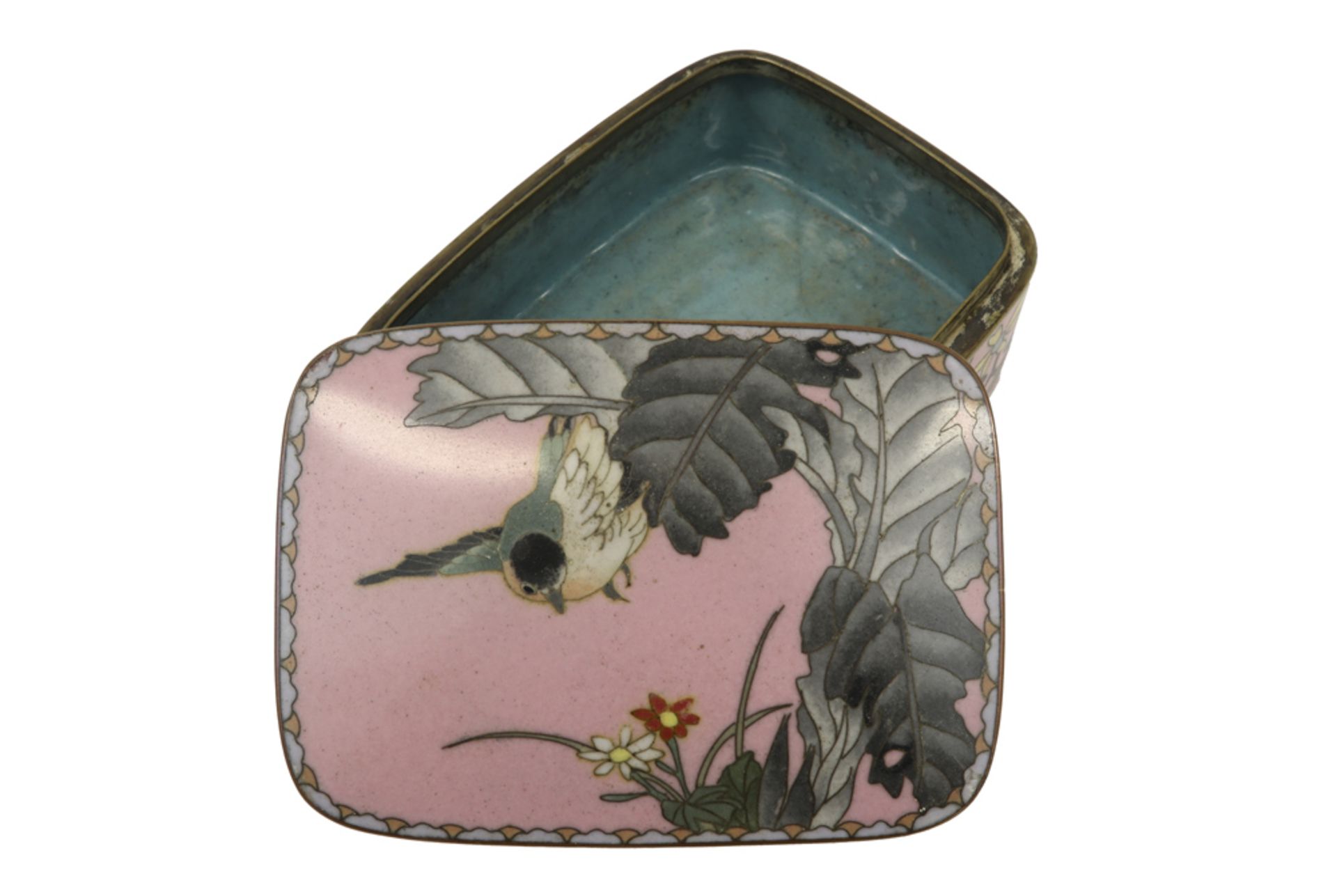 19th Cent. Chinese Qing period box in cloisonné with a polychrome birds and flowers decor || - Image 2 of 4