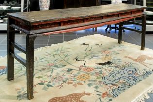 good antique Chinese Qing period altar table in wood with remains of red lacquer || CHINA - QING-