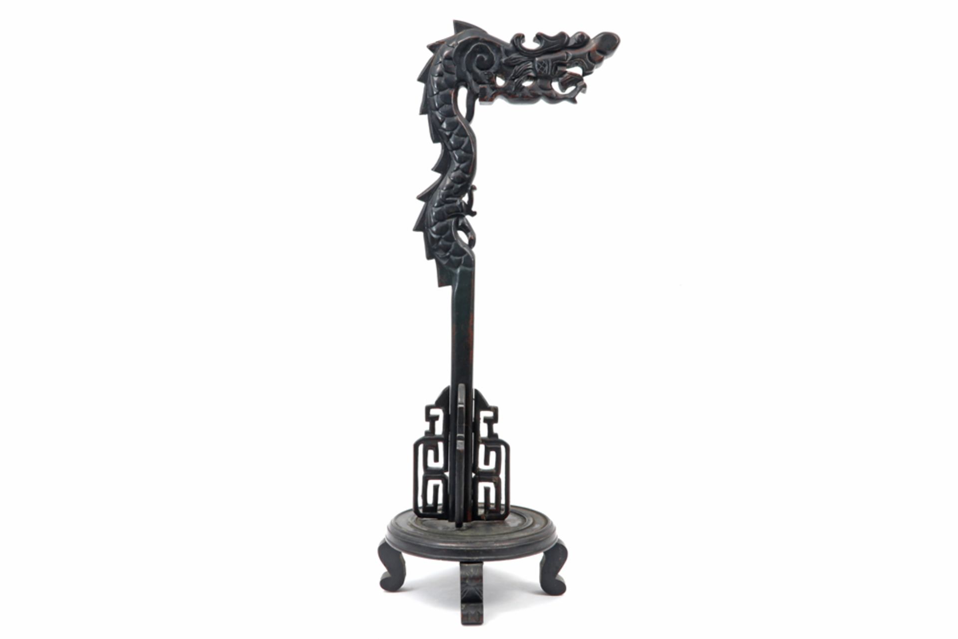 Chinese wooden lamp-stand with dragon's head || Chinese houten lamphouder met drakenkop - hoogte : - Image 2 of 3