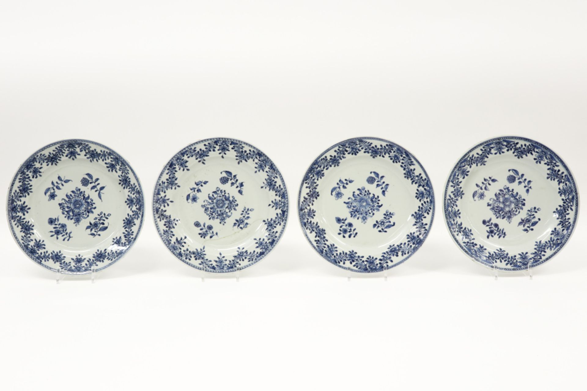series of four 18th Cent. Chinese plates in porcelain with floral blue-white decor || Serie van vier