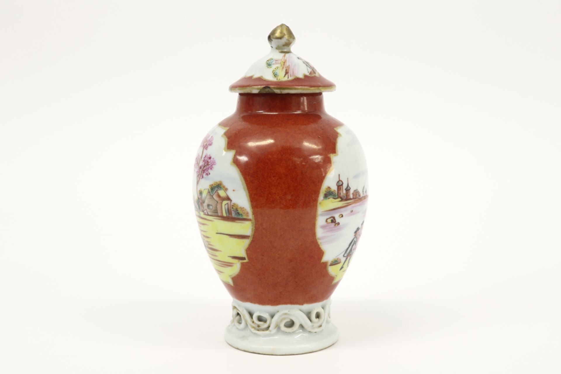 18th Cent. Chinese lidded teacaddy in porcelain with a polychrome European decor with figures in a - Image 2 of 5