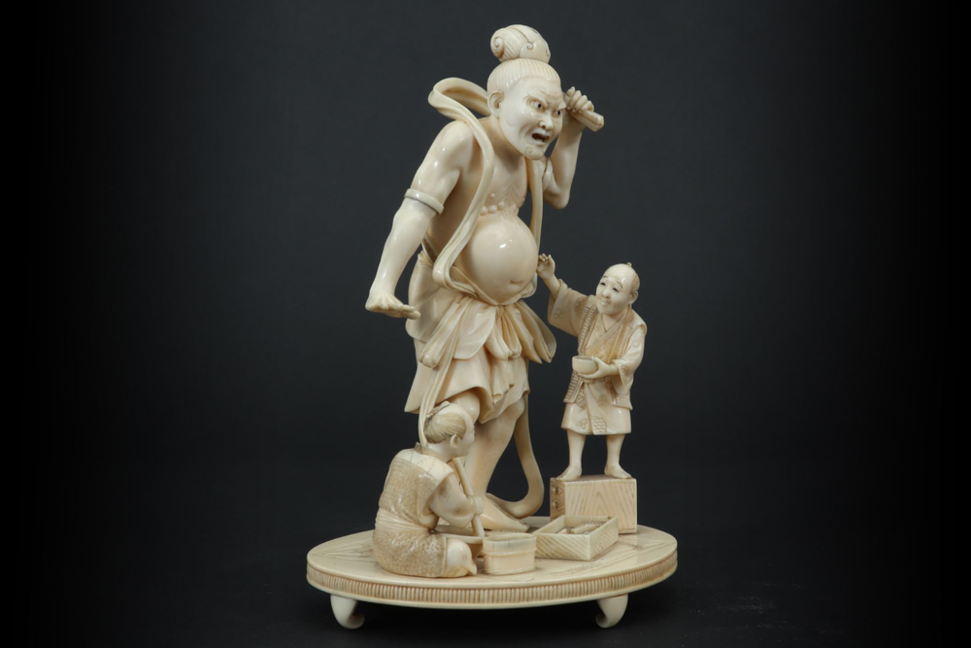 19th Cent. Japanese "Three figures" sculpture in marked ivory - with EU CITES certification || - Bild 2 aus 7