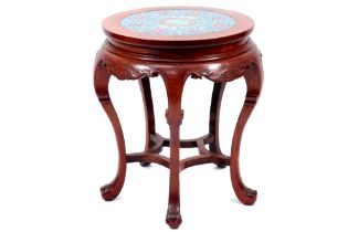 Chinese occasional table in rose-wood with a cloisonné top || Chinese bijzettafel - zgn hokker -