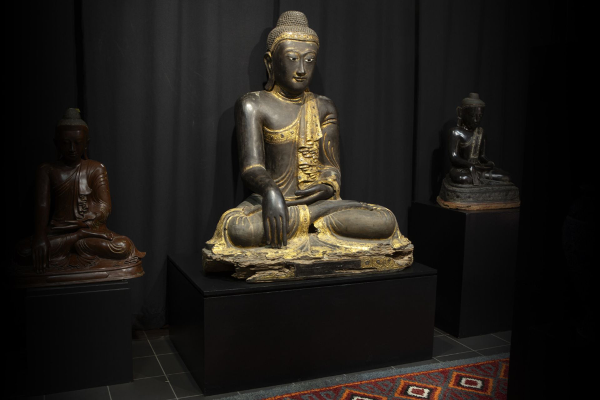 19th Cent. Burma Manday period because of the big sizes quite rare "Buddha" sculpture in lacquered - Image 3 of 3