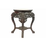 antique Chinese pedestal in rose-wood with marble top || Antieke Chinese bijzettafel (hokker) in