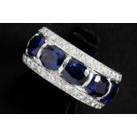 ring in white gold (18 carat) with ca 4,50 carat of Ceylan sapphires and ca 0,60 carat of very
