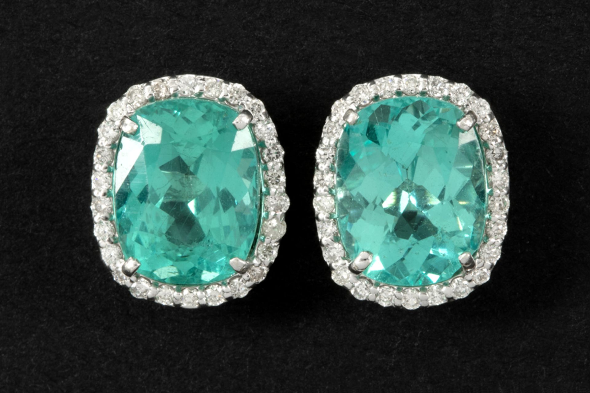 pair of earrings in white gold (18 carat) with ca 5,50 carat of Apatites with natural color and ca