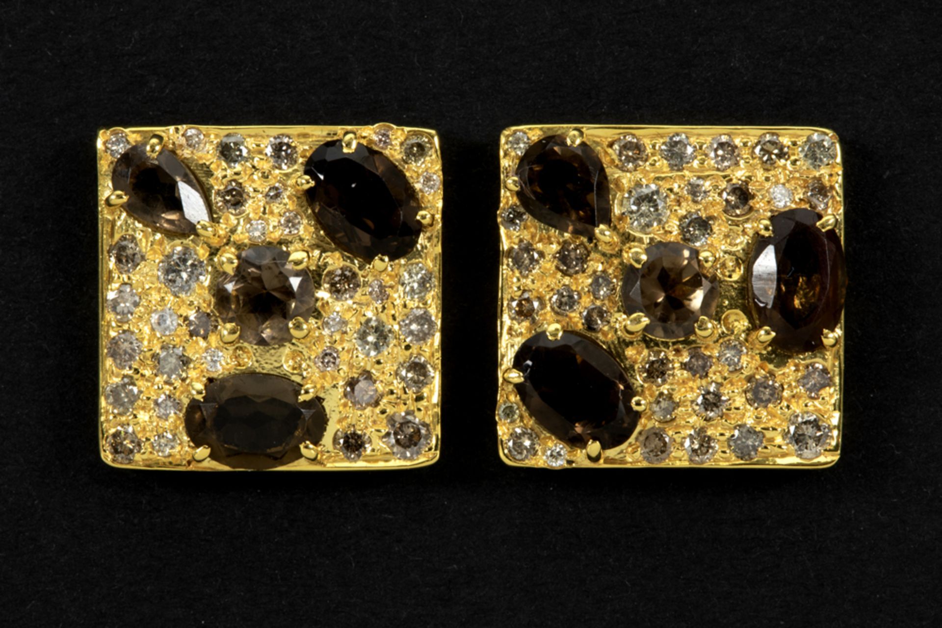 pair of earrings in yellow gold (18 carat) with more then 2,50 carat of Smokey Topaz and ca 1